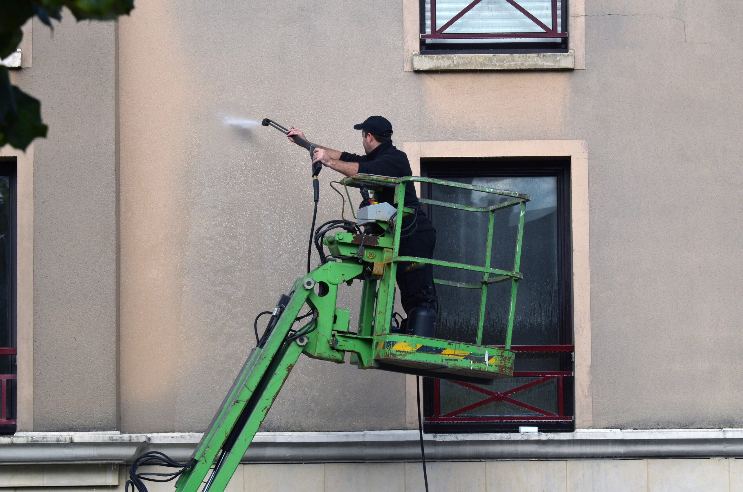 Nettoyage façade : comment nettoyer rapidement sa façade ?
