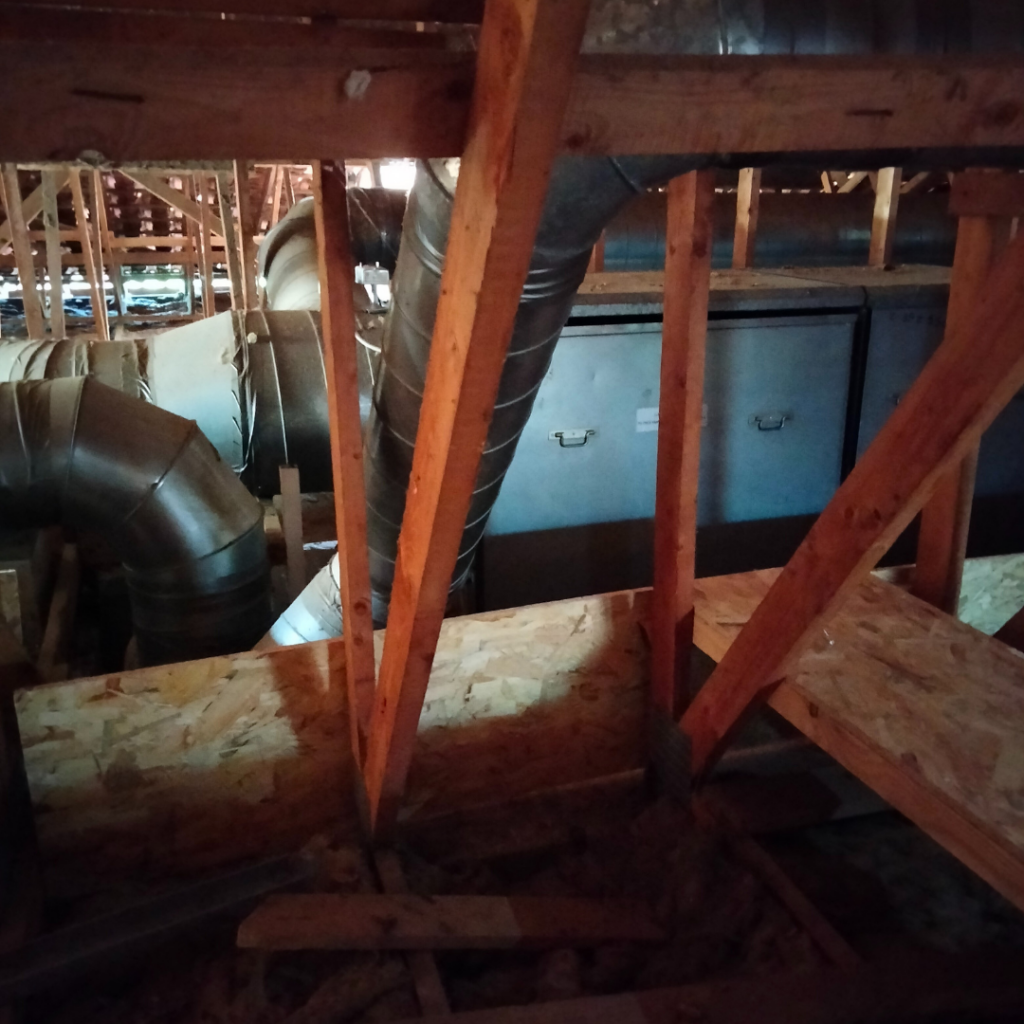 ```html
<img src="image.jpg" alt="Installation de conduits de ventilation pour rénovation énergétique à Toulouse" />
```