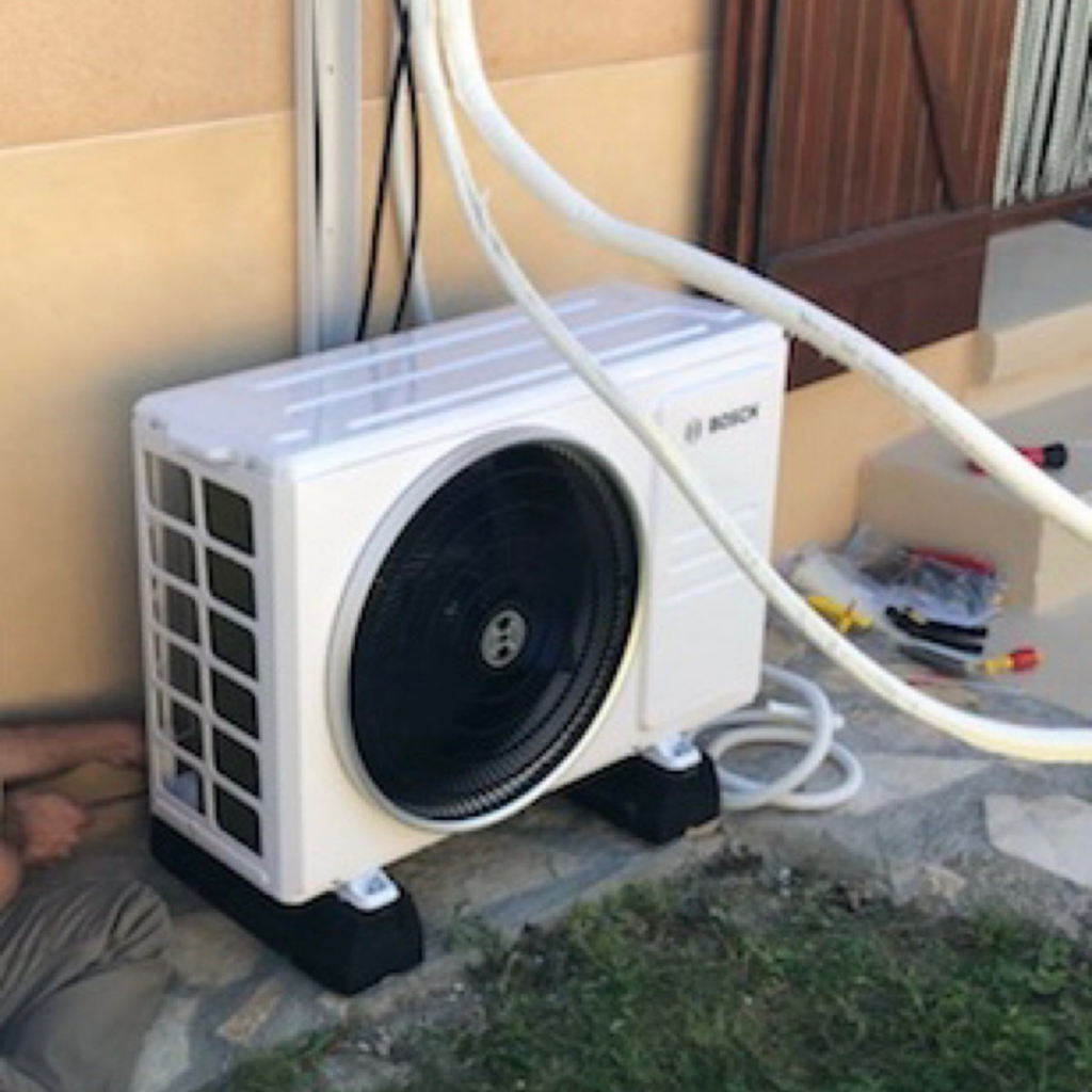 Installation d'un climatiseur Bosch pour rénovation énergétique à Toulouse.